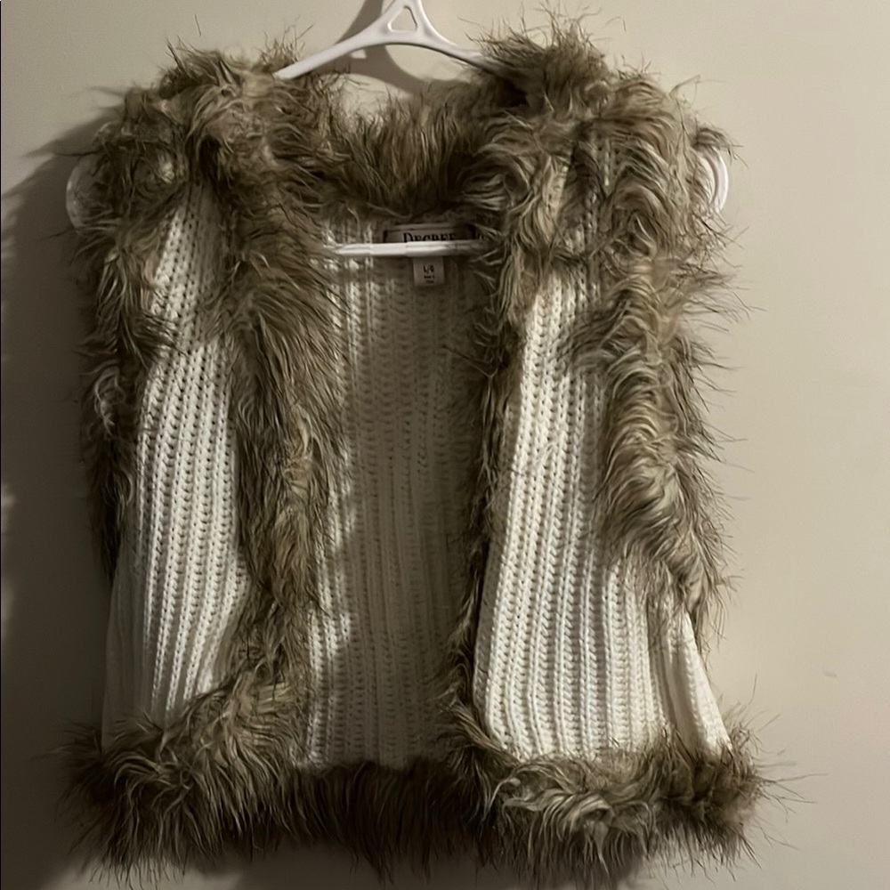 Decree White Sweater Vest with Faux Fur Trim